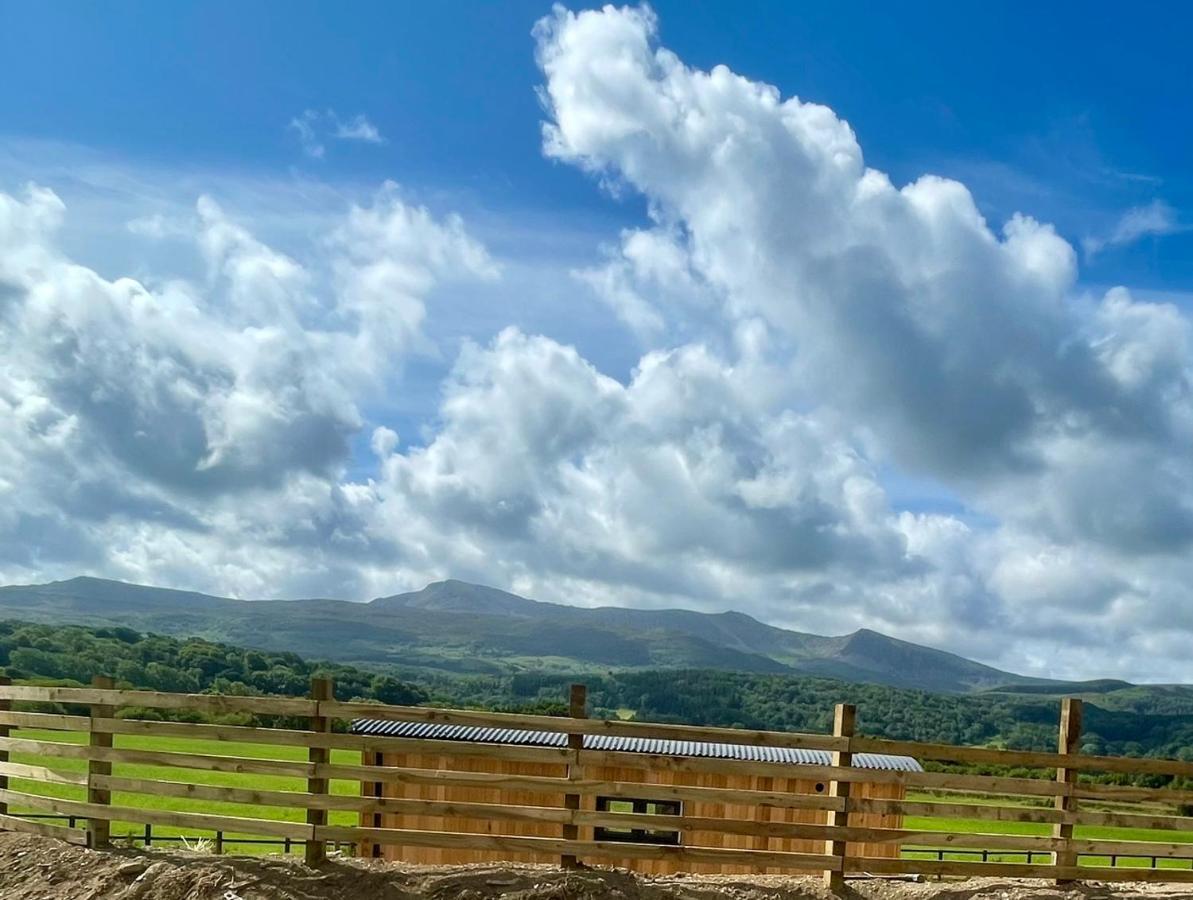 Отель Cwtch Cader Shepherds Hut Llanelltyd Экстерьер фото