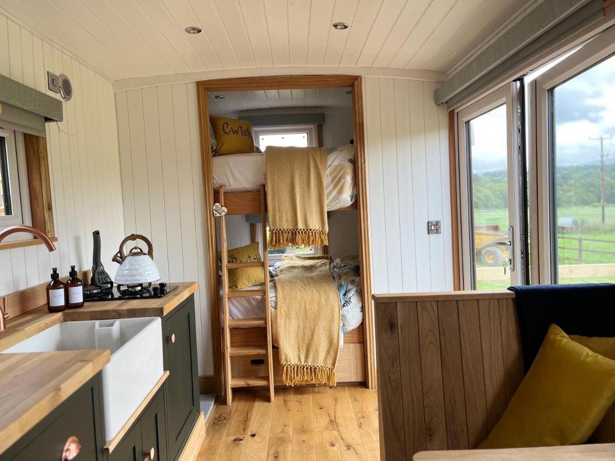 Отель Cwtch Cader Shepherds Hut Llanelltyd Экстерьер фото