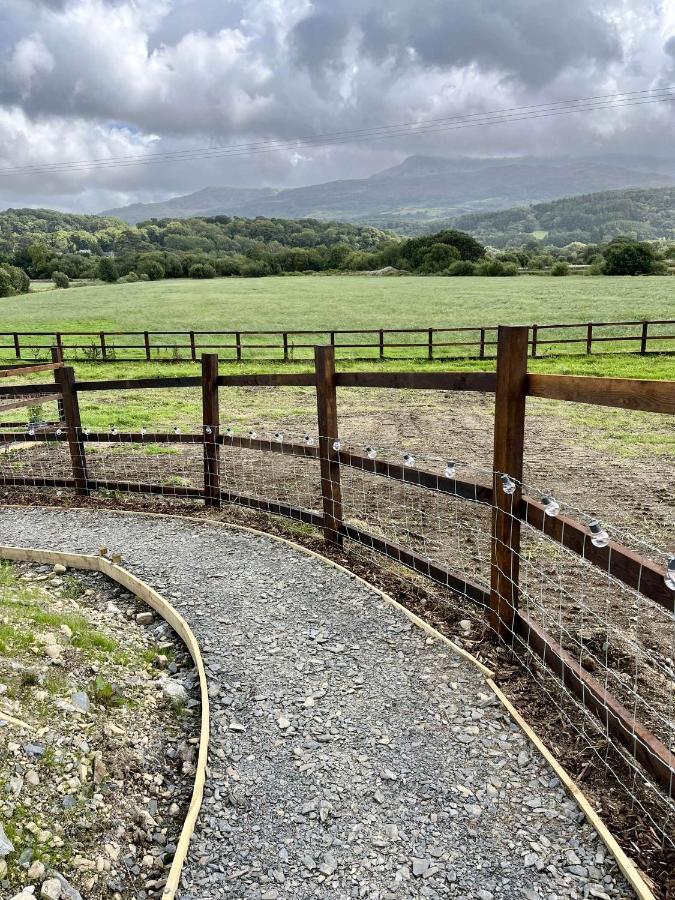 Отель Cwtch Cader Shepherds Hut Llanelltyd Экстерьер фото