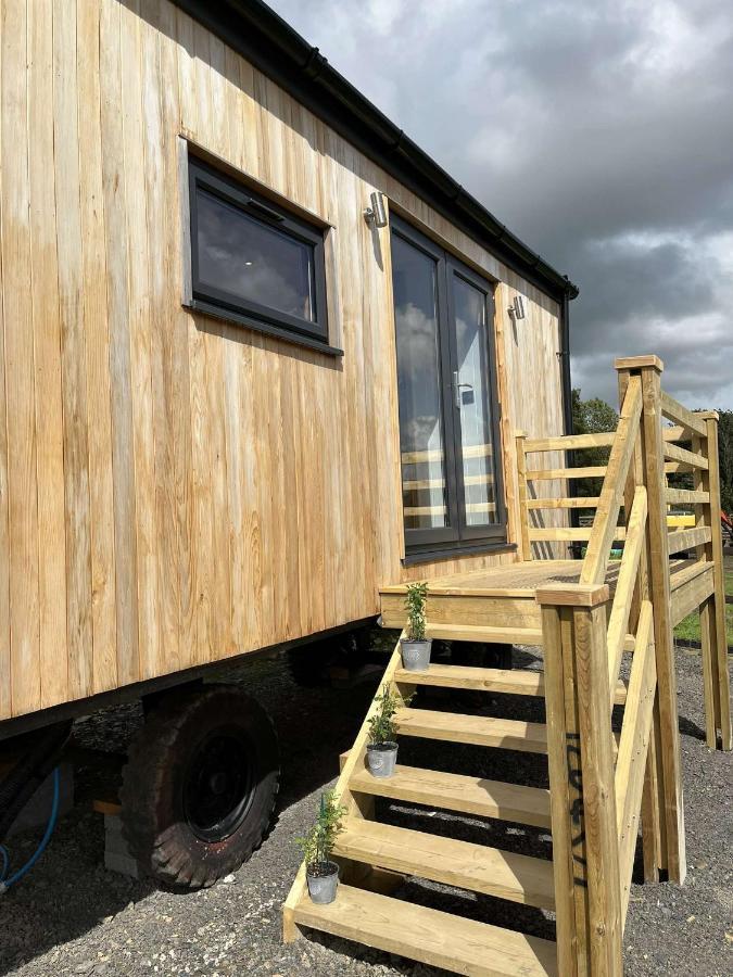 Отель Cwtch Cader Shepherds Hut Llanelltyd Экстерьер фото